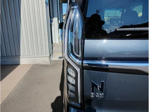 Honda N-BOX Custom