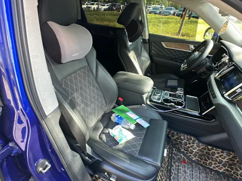 Hongqi HS7