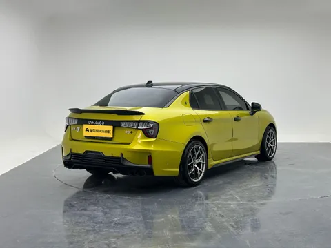 Lynk & Co 03