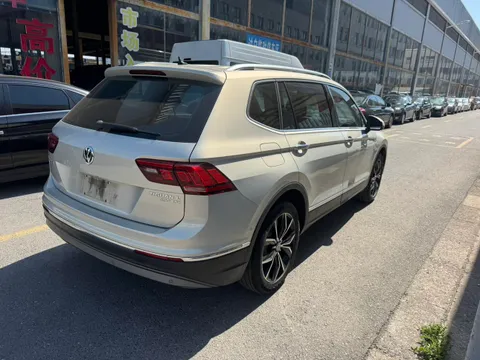 Volkswagen Tiguan L