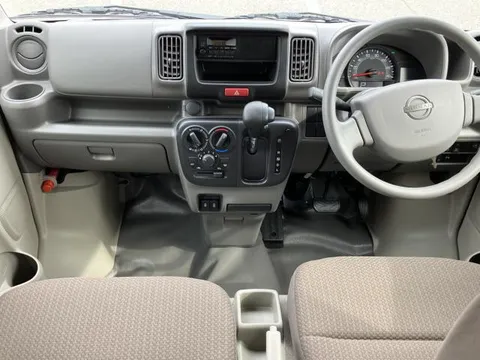 Nissan Clipper Van