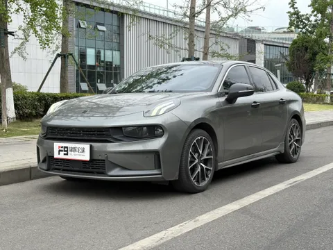 Lynk & Co 03