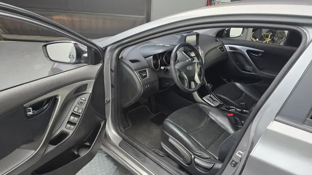 Hyundai Elantra (Avante)