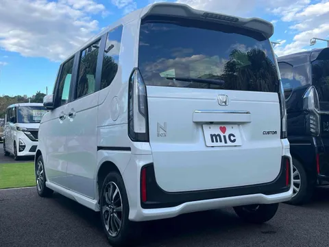 Honda N-BOX Custom