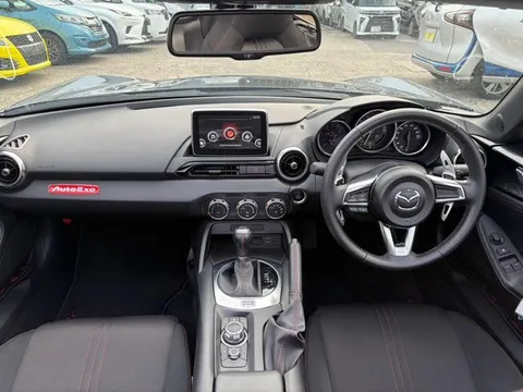 Mazda MX-5 (Roadster)