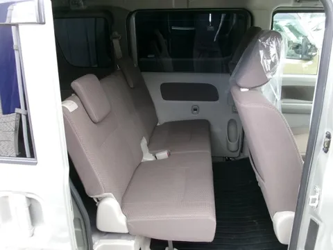 Nissan Clipper Van