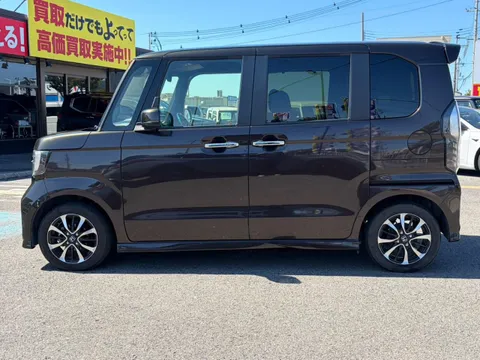 Honda N-BOX Custom