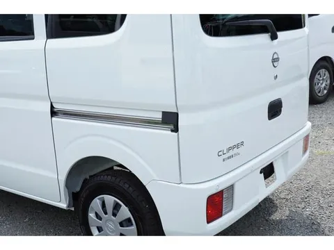 Nissan Clipper Van