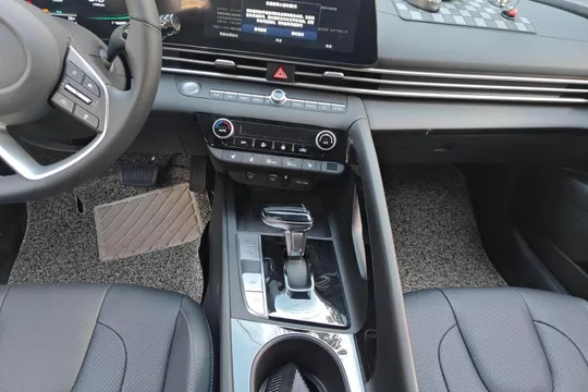 Hyundai Elantra (Avante)