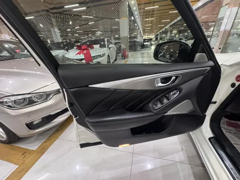 Infiniti Q50L