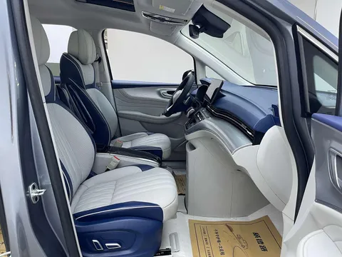 Roewe iMAX8