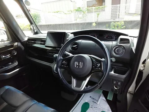 Honda N-BOX Custom