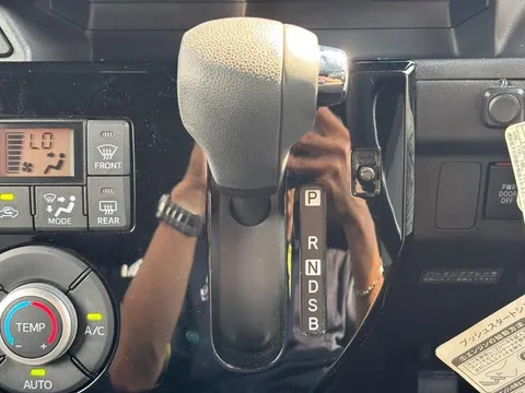 Toyota Pixis Mega