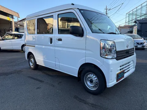 Nissan Clipper Van