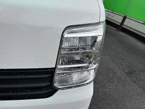 Nissan Clipper Van