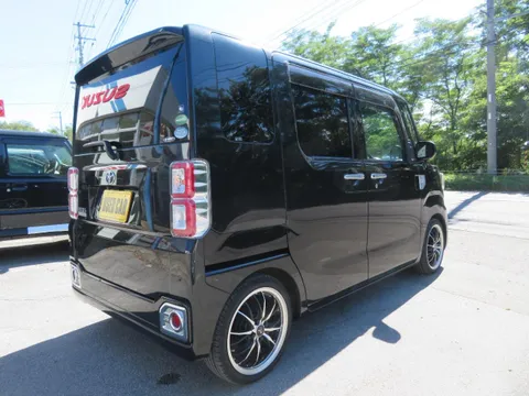 Toyota Pixis Mega