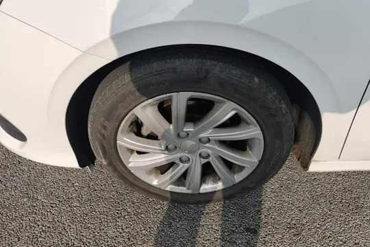 Geely Binray