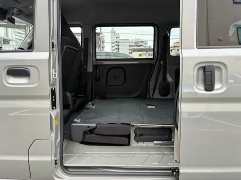 Nissan Clipper Van