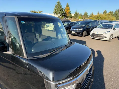 Honda N-BOX Custom