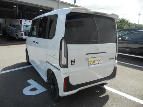 Honda N-BOX Custom