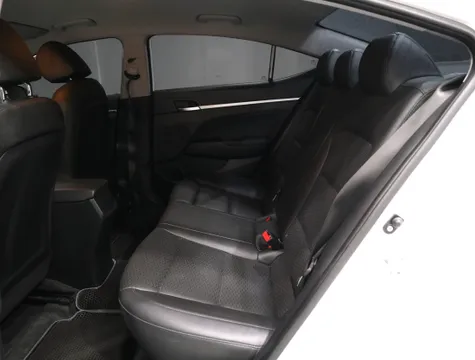 Hyundai Elantra (Avante)