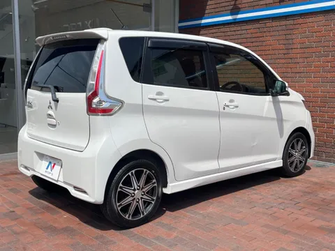 Mitsubishi eK Custom