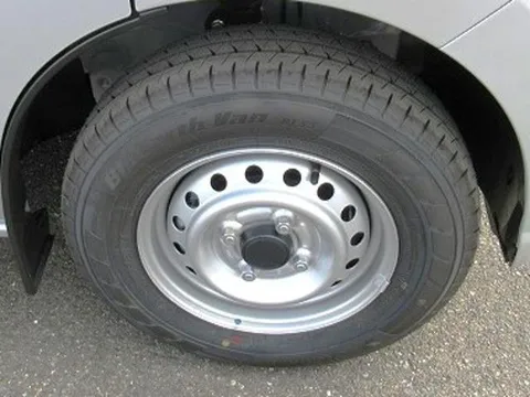Nissan Clipper Van
