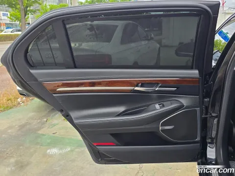 Genesis G90 (EQ900)