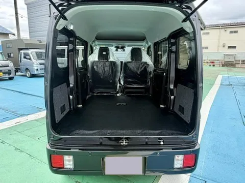 Nissan Clipper Van