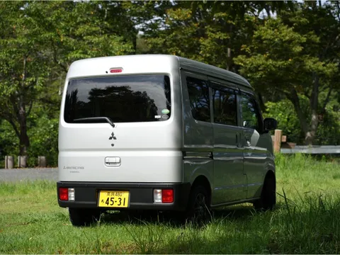 Mitsubishi Minicab Van