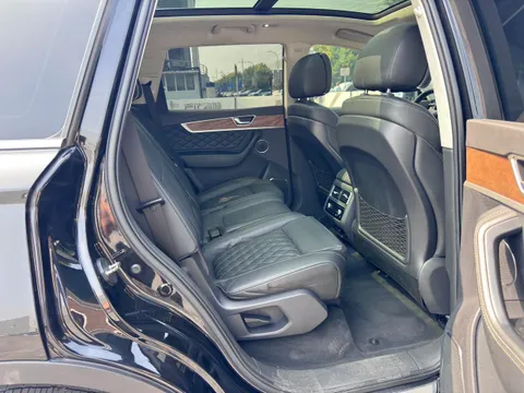 Hongqi HS7
