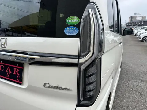 Honda N-BOX Custom