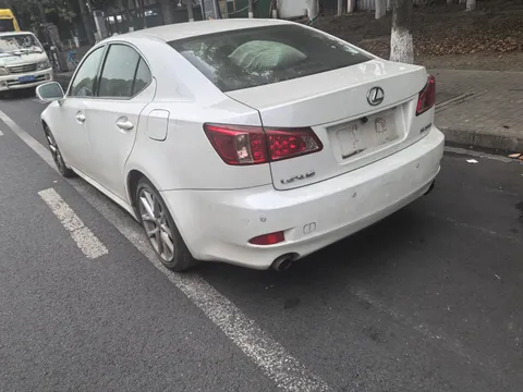 Lexus IS