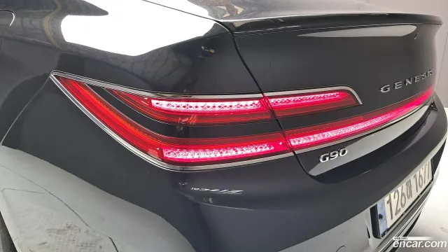 Genesis G90