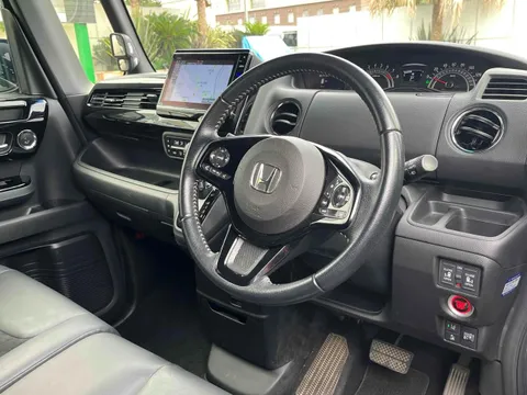 Honda N-BOX Custom