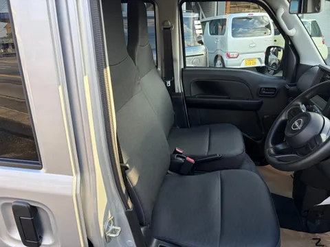 Nissan Clipper Van