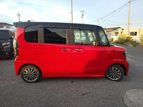 Honda N-BOX Custom