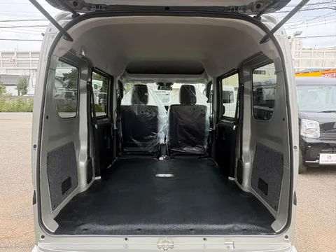 Nissan Clipper Van