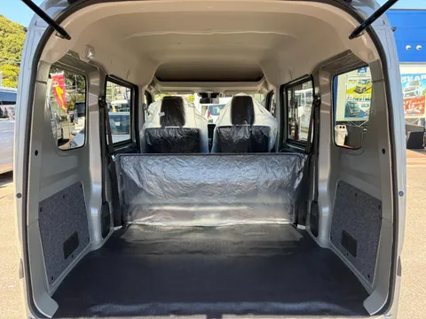 Nissan Clipper Van