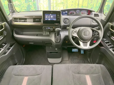 Honda N-BOX Custom