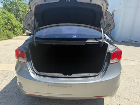 Hyundai Elantra (Avante)
