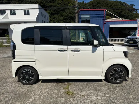 Honda N-BOX Custom
