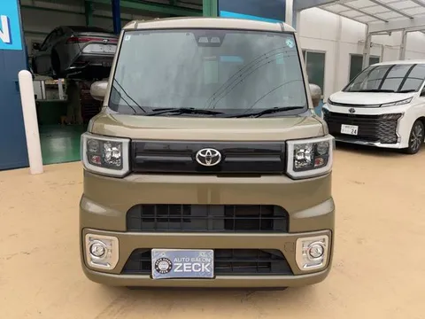 Toyota Pixis Mega