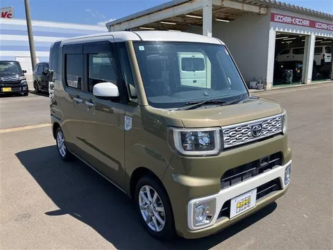 Toyota Pixis Mega