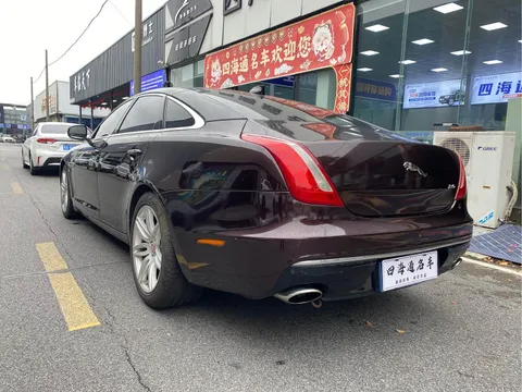 Jaguar XJ