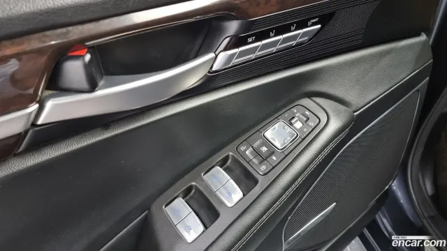 Genesis G90 (EQ900)