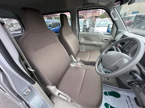 Mitsubishi Minicab Van