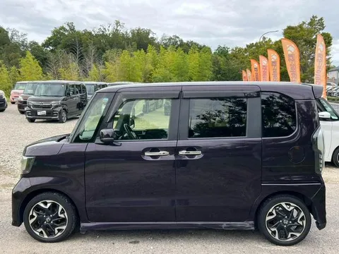 Honda N-BOX Custom