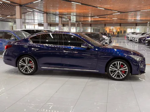 Infiniti Q50L