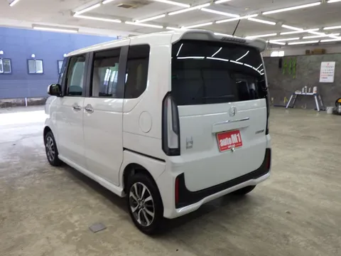 Honda N-BOX Custom